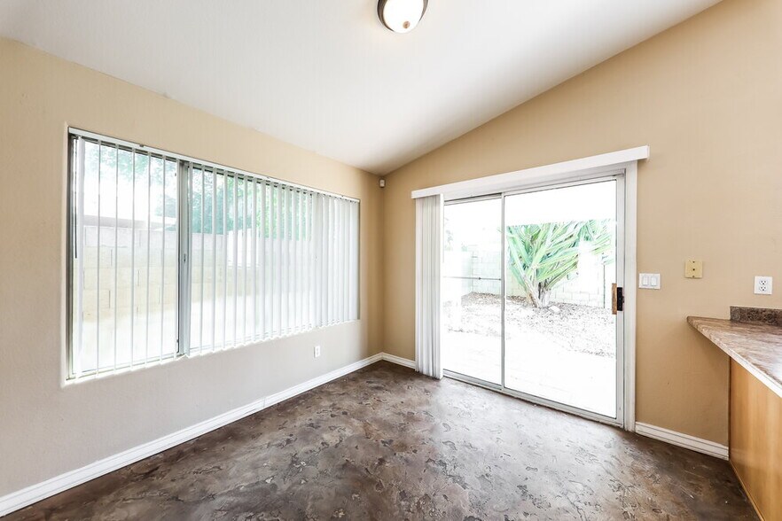 Building Photo - 1327 E Muriel Dr