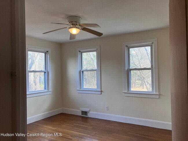 Building Photo - 274 N Rd