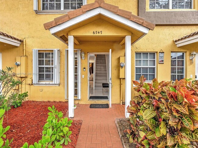 Building Photo - 6747 Sienna Club Dr