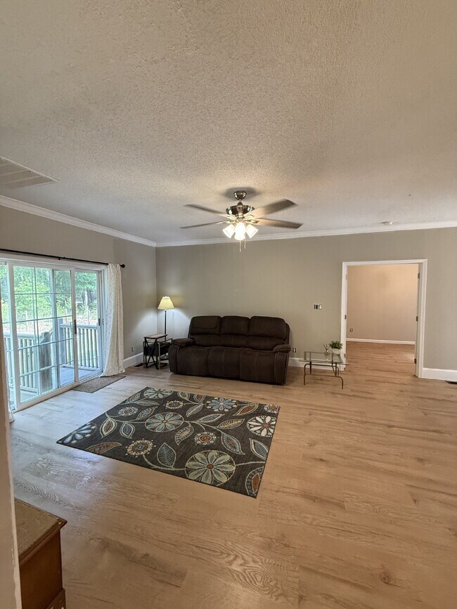 Building Photo - "Charming 4-Bedroom Sanctuary with 2 Full Baths in Beaufort – Spacious 2106 Sq Ft Haven!"