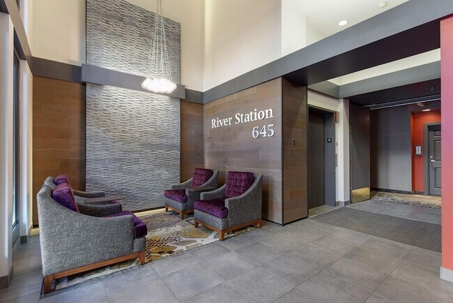 Building Photo - 645 N 1st St