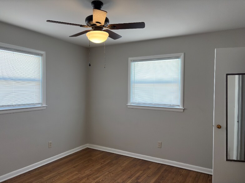 Building Photo - 4919 Fuller Dr