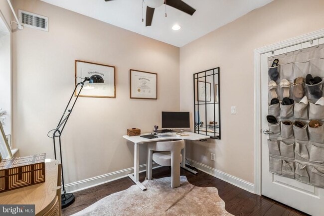 Building Photo - 1816 Dickinson St