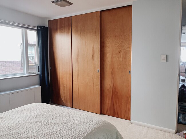 Building Photo - 1050 N Corona St