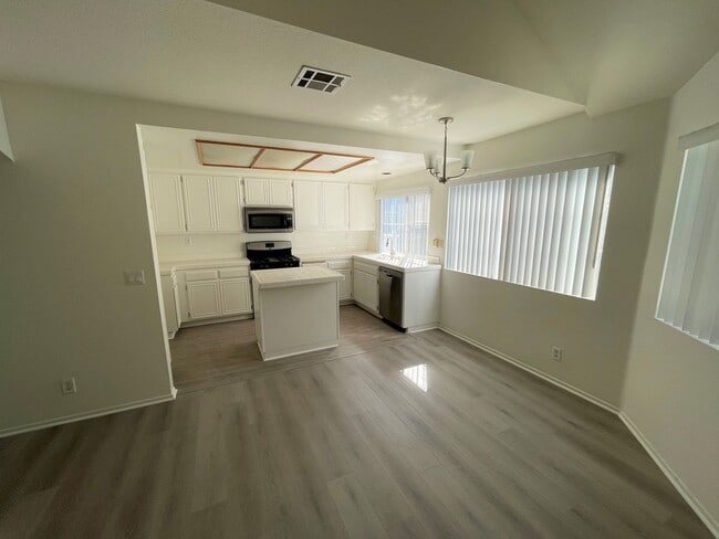 Building Photo - Desirable Cape Weston Condo