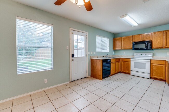 Building Photo - SINGLE-STORY 3-BEDROOM IN CIBOLO