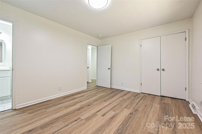 Building Photo - 5121 Farm Pond Ln