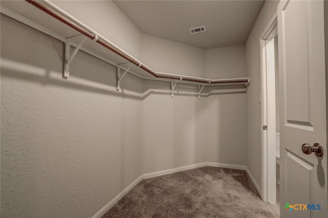 Building Photo - 1945 Redstart