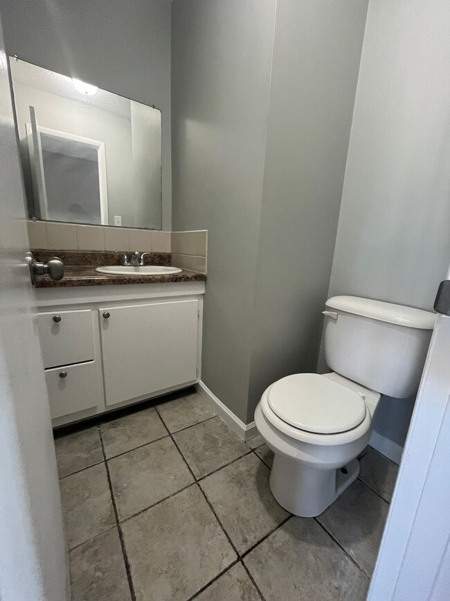 Building Photo - 2213 Jonathan Dr NW