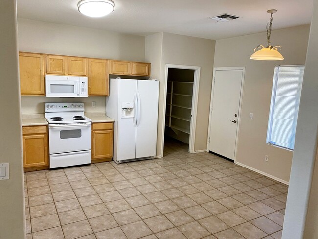 Building Photo - 3 Bedroom 2 Bathroom in El Mirage