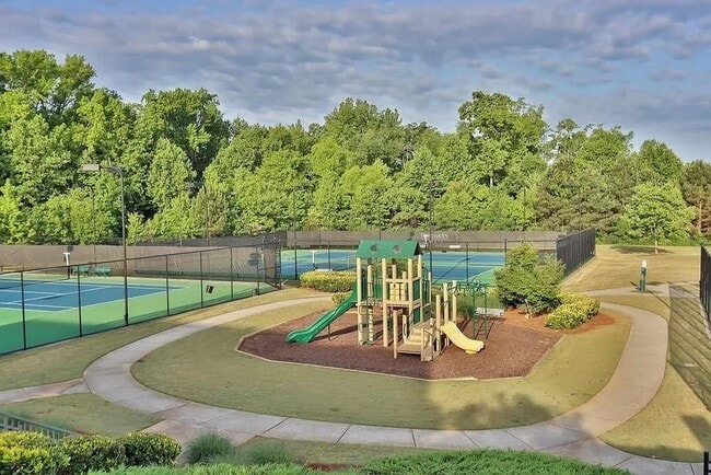 Building Photo - 5025 Sherwood Way