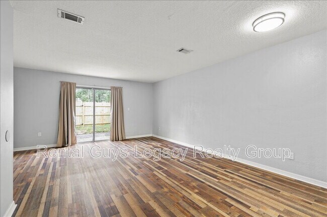 Building Photo - 11406 Bedford Oaks Dr