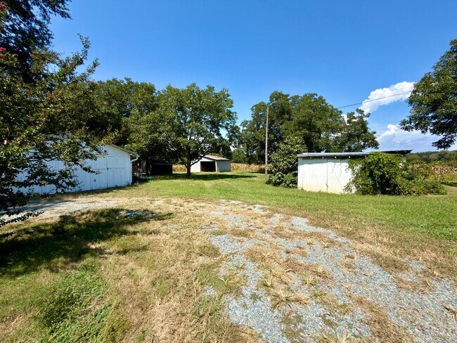 Building Photo - 6919 Deep Springs Rd