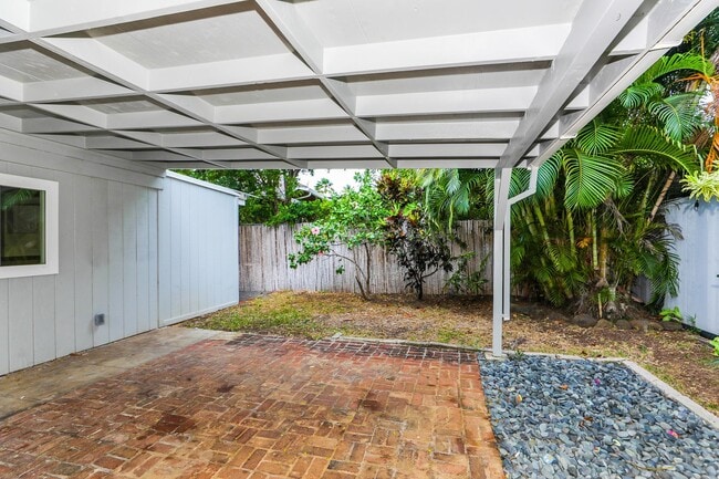 Building Photo - Kahala Avenue Beachside - remodeled 2 bedroom, 1 bath with Luxury Vinyl Plank Flooring