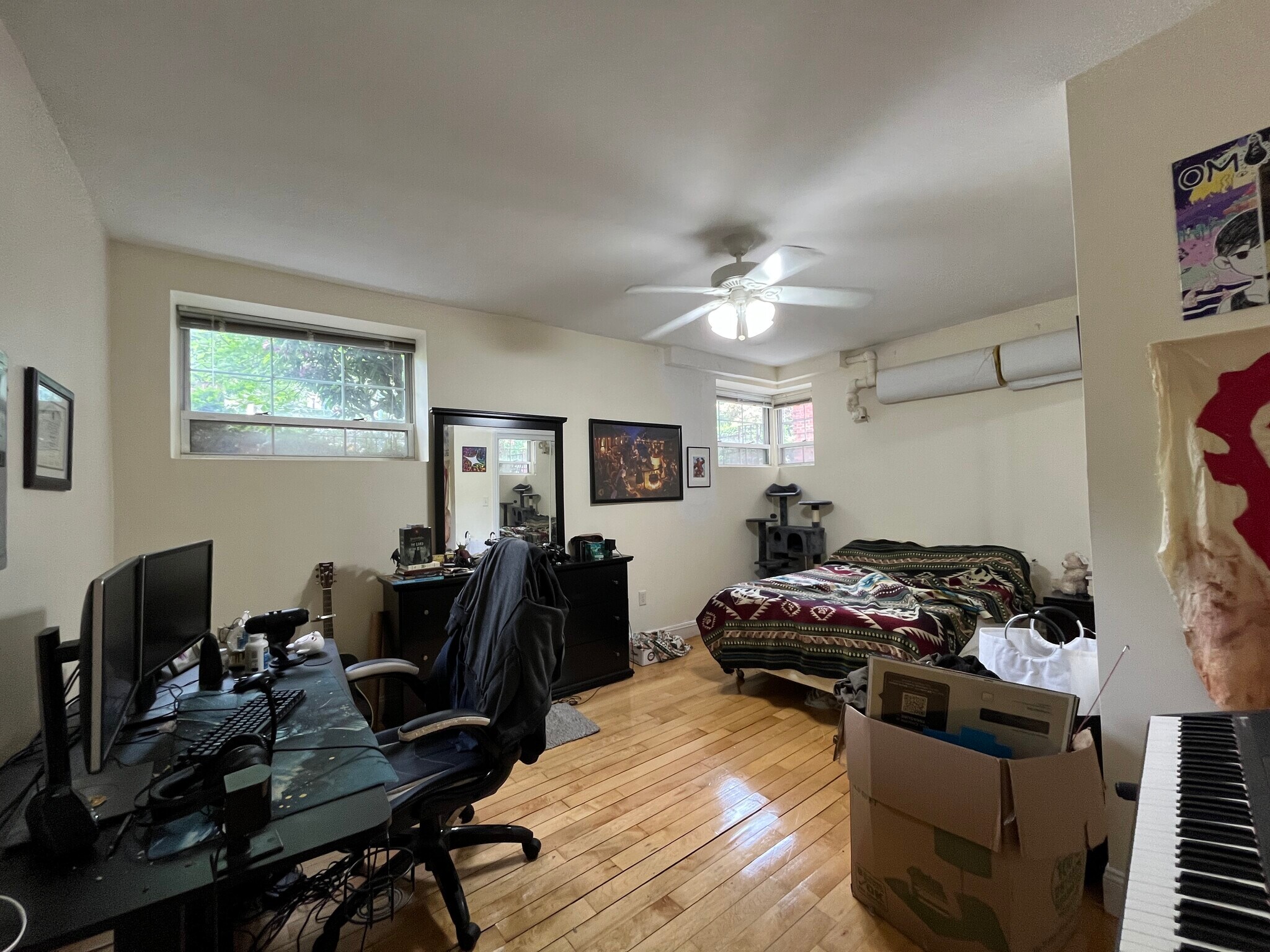 Building Photo - 1559 Beacon St