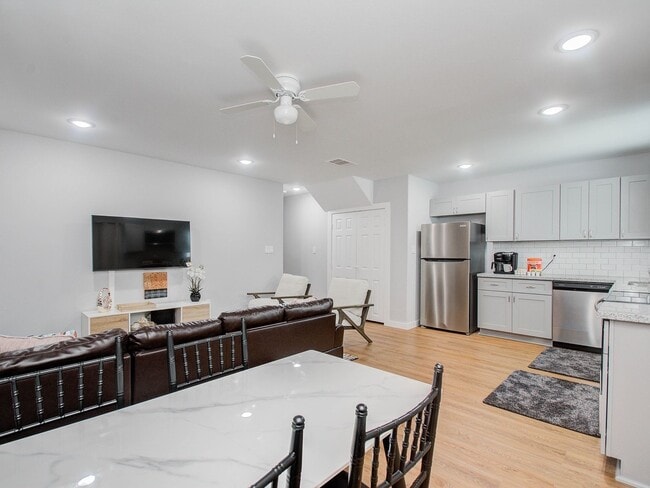 Building Photo - 6610 Haight St