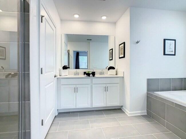 Building Photo - 8851 Cabot Cliffs Dr