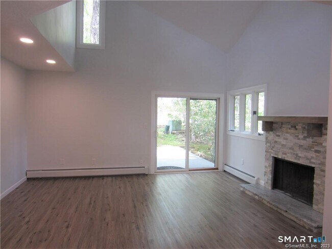 Building Photo - 8 Staunton Ct