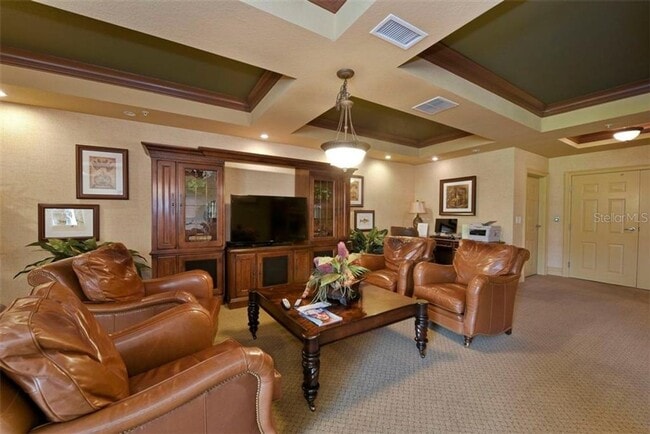 Building Photo - Annual UNfurnished 2/2 condo on top floor ...