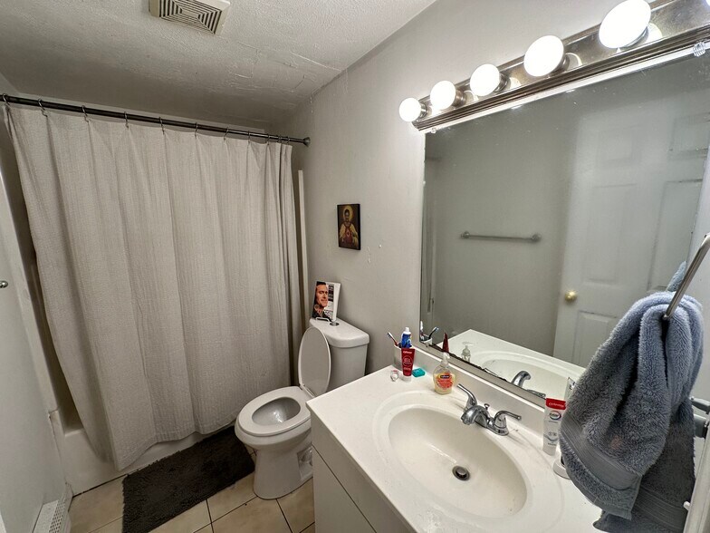 Building Photo - 58 Mansfield St