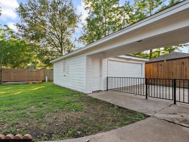Building Photo - 12615 Pine Bough Ln