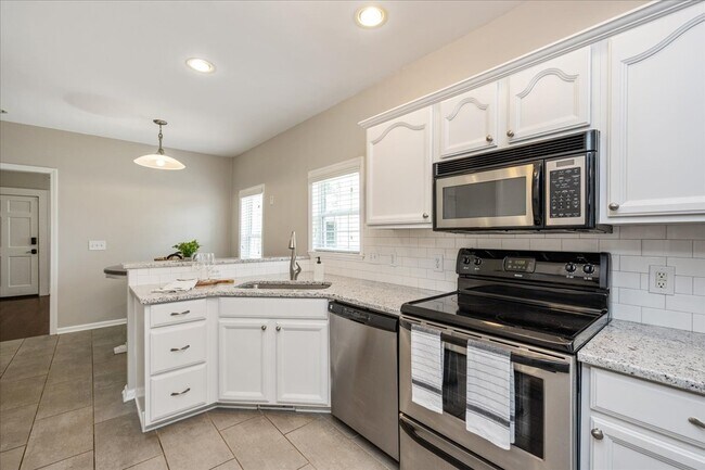 Building Photo - 406 Pershing Rd