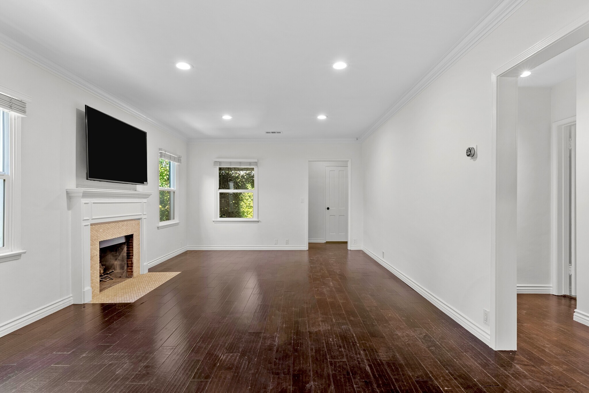 Building Photo - 4242 Van Nuys Blvd