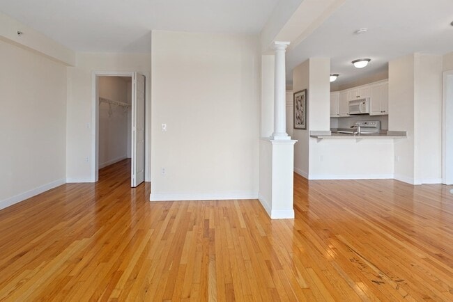 Building Photo - 145 Bennington St