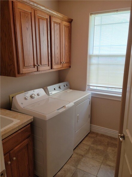 Building Photo - 2023 Freedom Pl