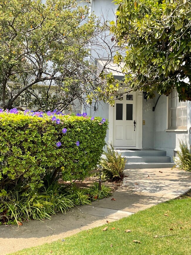 Entry - 10579 Ashton Ave