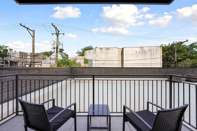 Building Photo - 2344 W Polk St