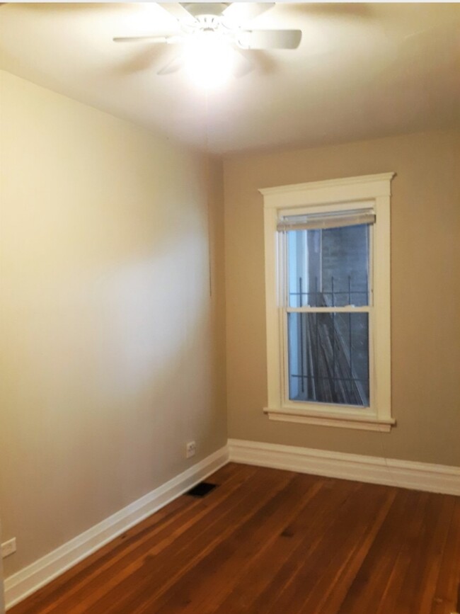 Building Photo - 2859 N Damen Ave