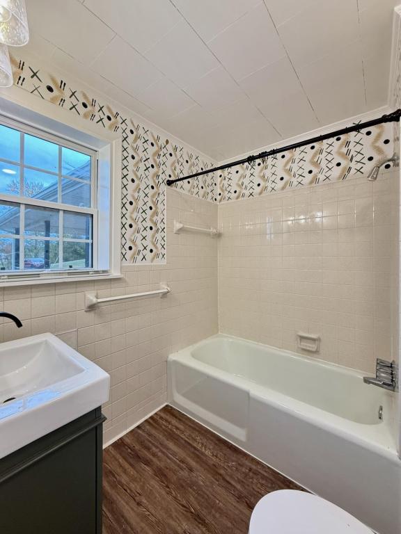 Building Photo - 11025-11107 107 Cutoff