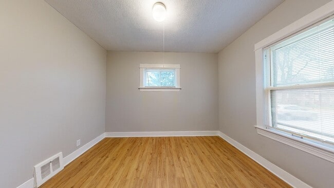 Building Photo - 4420 Bush Ave