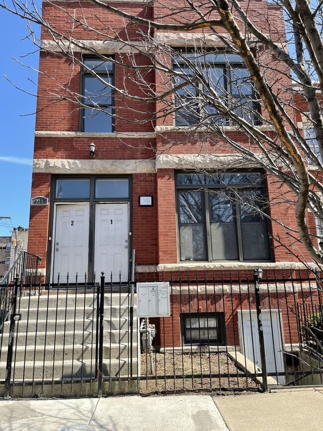 Building Photo - 321 S Whipple St