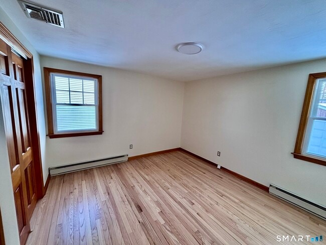 Building Photo - 160 Aimes Dr