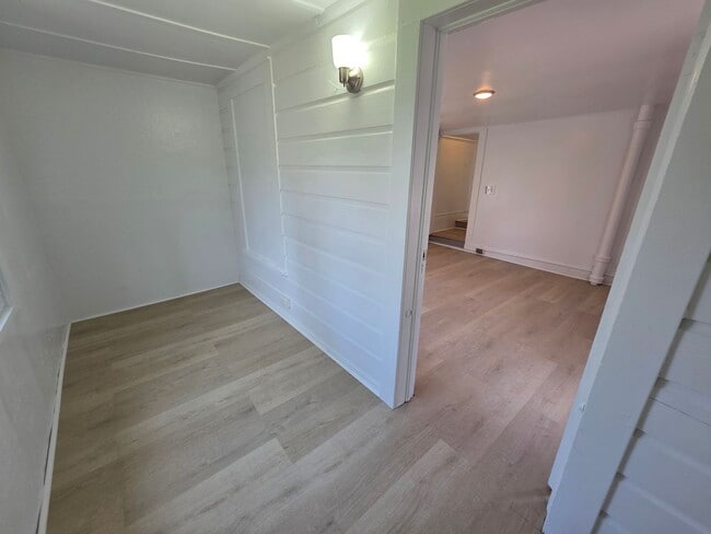 Building Photo - Beautiful Waterside 3 bedroom Single-Family Home - Catskill, NY