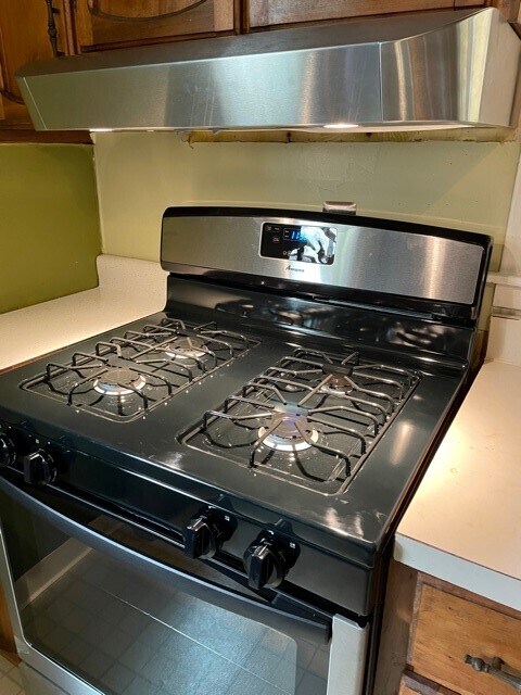 gas stove - 213 E Vermilya Ave