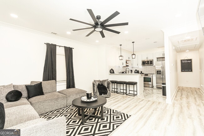 Building Photo - 330 Macon Ave