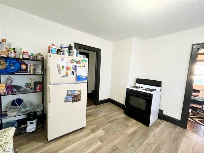 Building Photo - 4032 E 142nd St