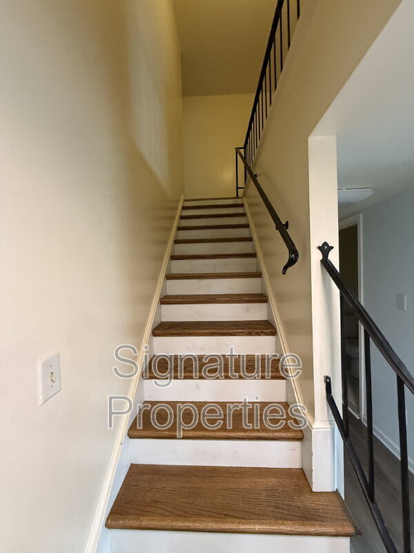 Building Photo - 369 Circuit Ln