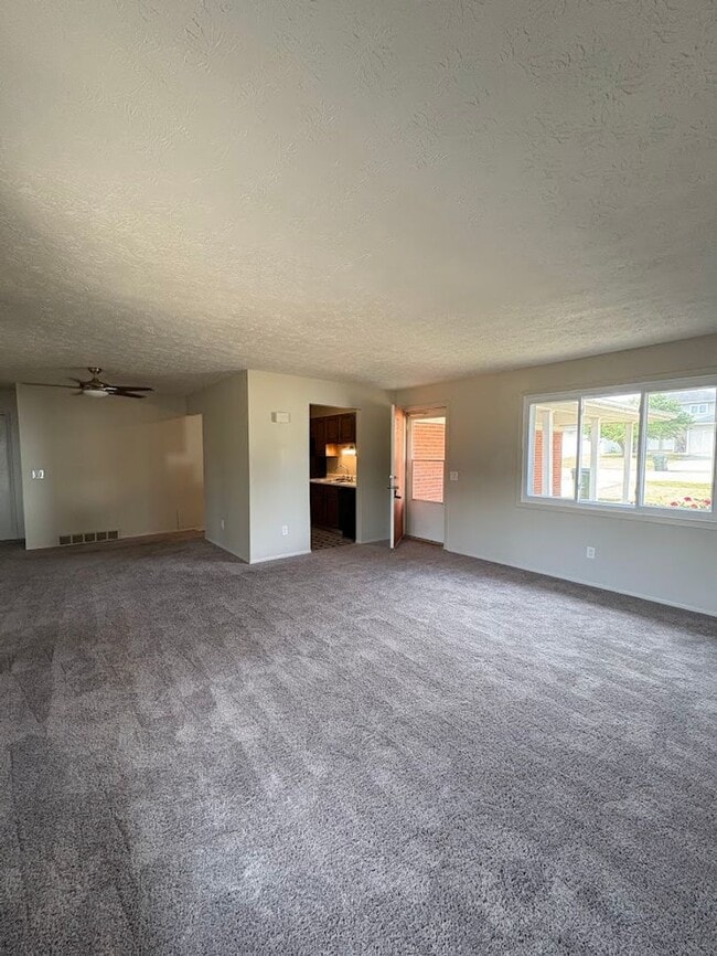 Building Photo - Two bedroom one bathroom duplex for rent