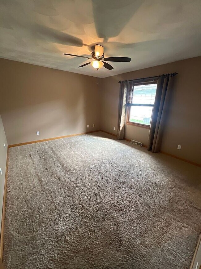 Building Photo - Single Family Home