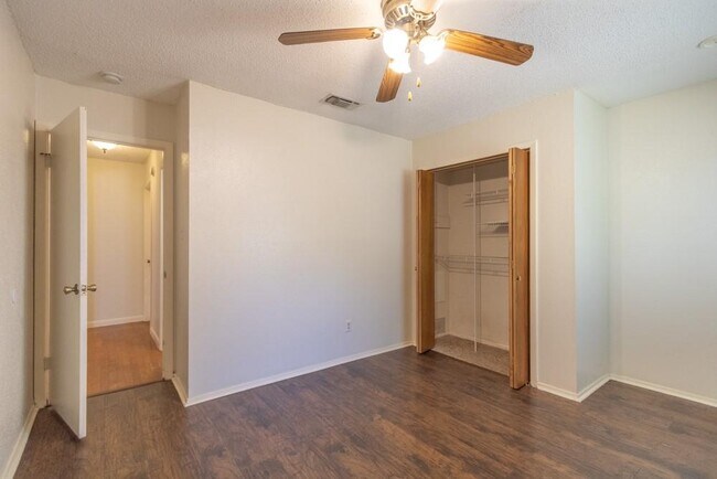 Building Photo - 10200 Missel Thrush Dr