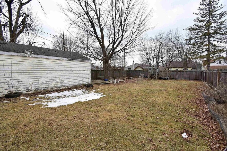 Backyard pic 2 - 161 17th St N