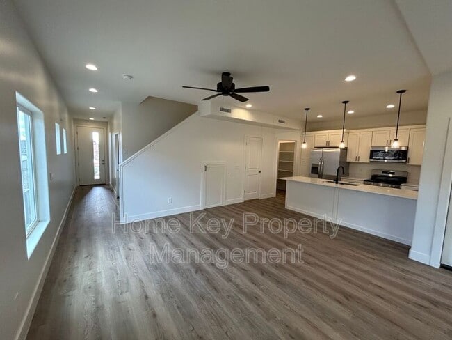 Building Photo - 1549 Mead Ln