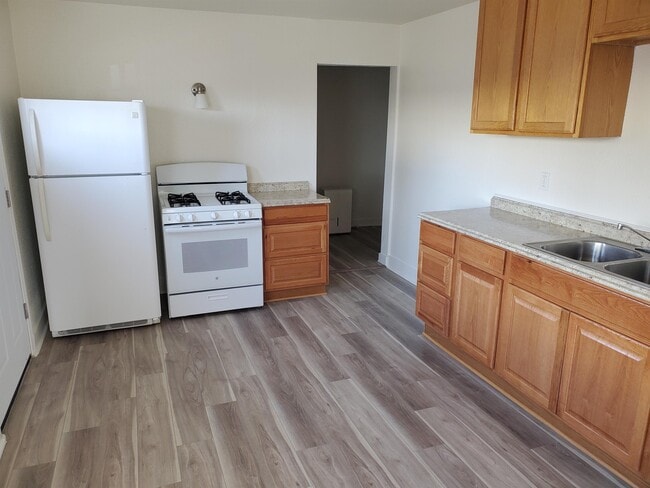 Building Photo - 2139 Orchard Ave