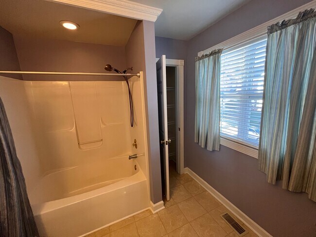 Building Photo - 118 Grande Meadow Way