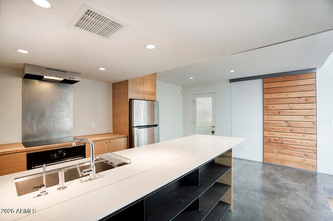 Building Photo - 3261 E Camelback Rd