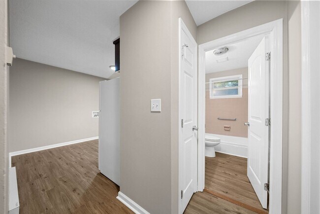 Building Photo - 114 Tandy Dr